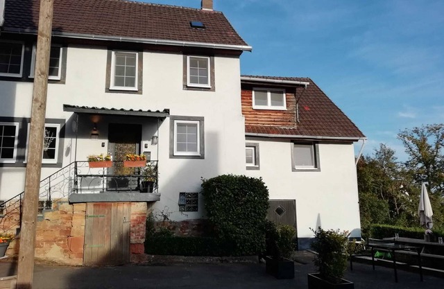 Nice apartment with beautiful lake view and large garden