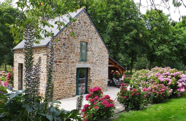 Nice cottage for 2 people in a former bakery - in the Bay of Mont Saint Michel