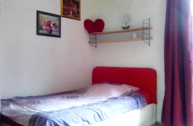 Nice Flat, 2km city, 1min tram, car park, wifi, kitchen