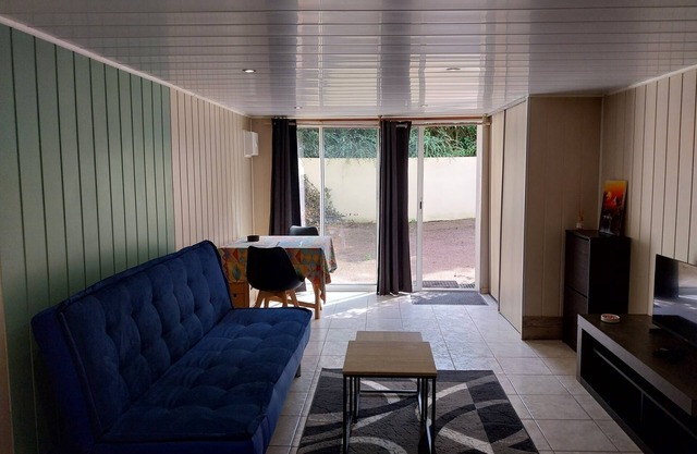 Nice one-room studio in a detached house 30km from Paris