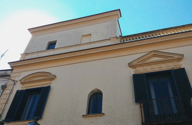 Nice historic 700' villa composed of independent apartments in Sorrento Coast