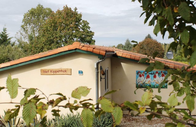 nice holiday home, pet-friendly near golf course and swimming lake