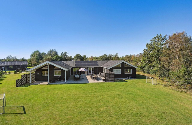 Nice home in ålbæk with kitchen