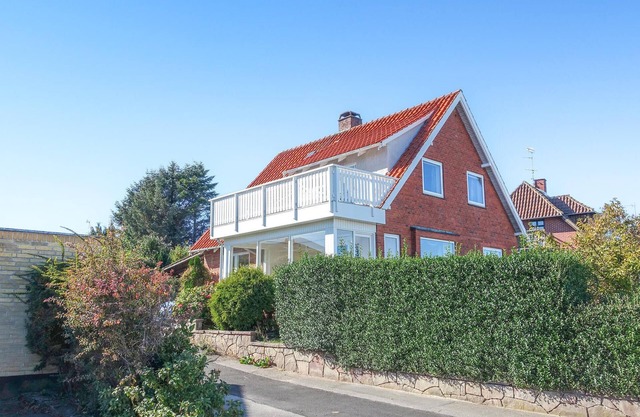 Nice home in Allinge with kitchen