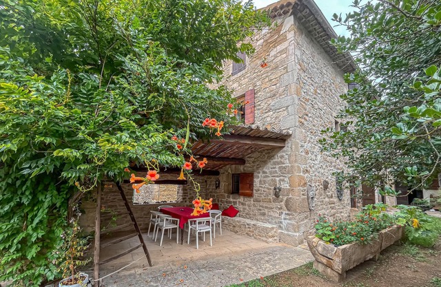 Nice home in Barjac with WiFi