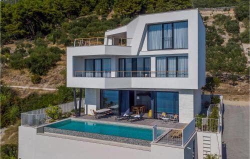 Nice Home In Brela With Wifi