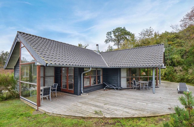 Nice home in Ebeltoft with kitchen