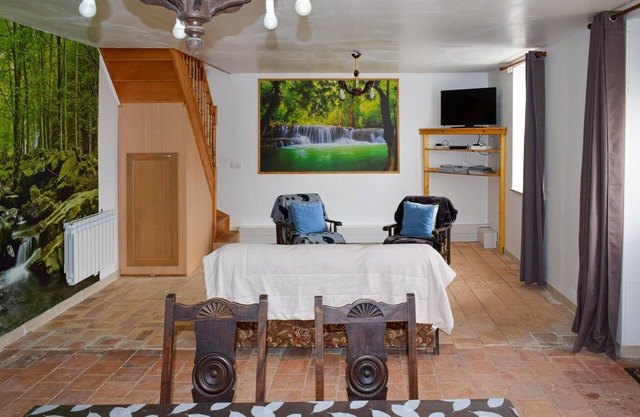 Nice home in Channay-sur-Lathan