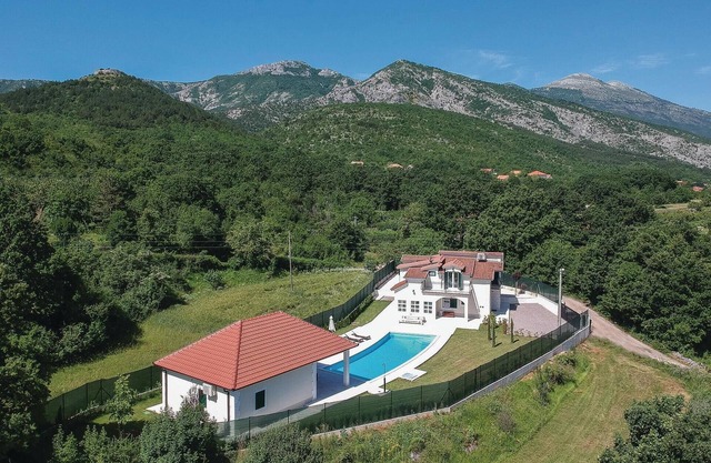 Nice home in Hrvace with WiFi