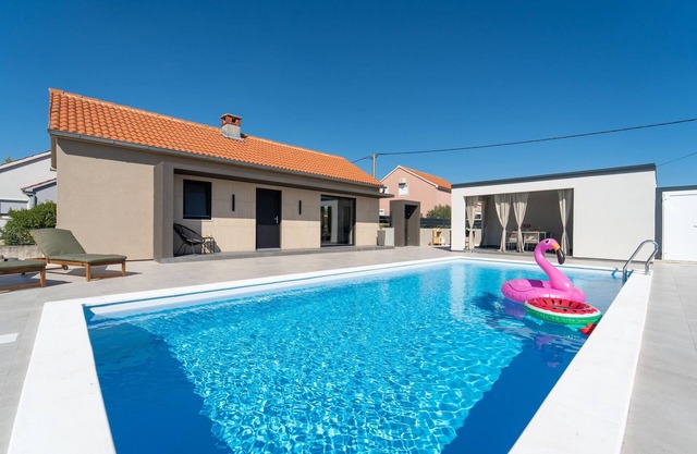 Nice home in Paljuv with Wi-Fi