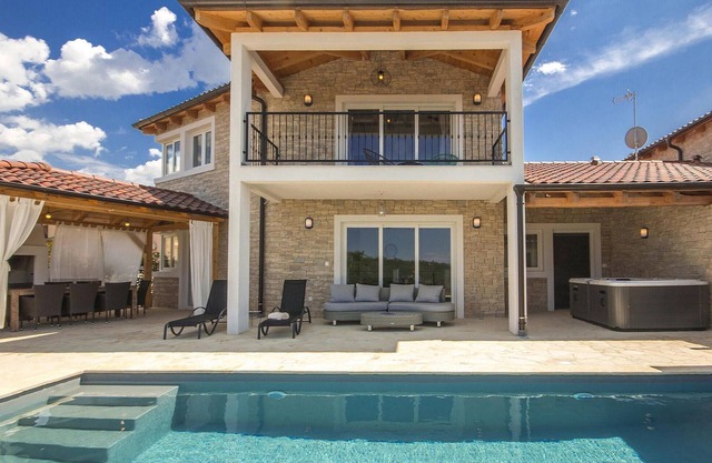 Nice home in Porec with sauna