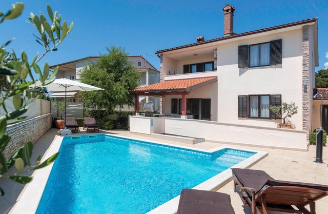 Nice home in Pula with WiFi