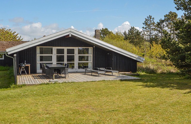 Nice home in Rømø with sauna
