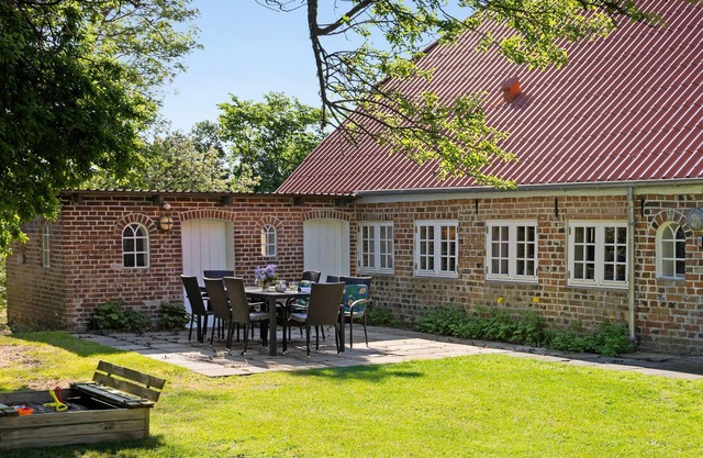 Nice home in Skærbæk with WiFi