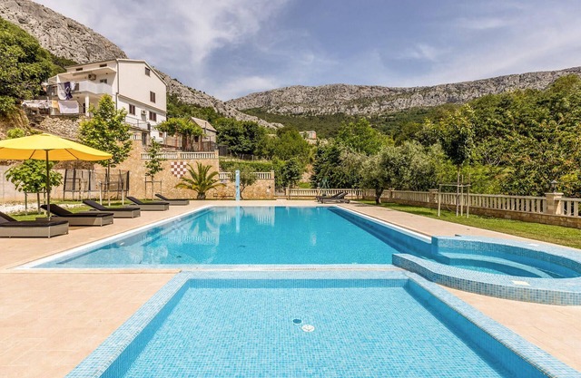 Nice home in Solin with WiFi