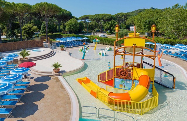 Nice apartment in villa for 5 people with pool, WIFI, A/C, TV and patio