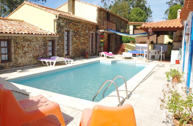 Nice rustic V3 house with pool in a very quiet and comforting place