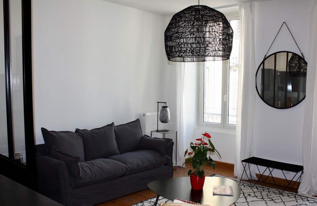 Nice T2 in the heart of Bordeaux with Parking.