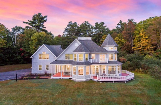 NICEST LAKEHOUSE IN MAINE - PRIVATE BEACH - LUXURY!