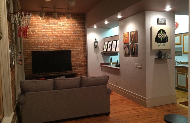 Night Owl 5W Street View (optional paid parking upon request)