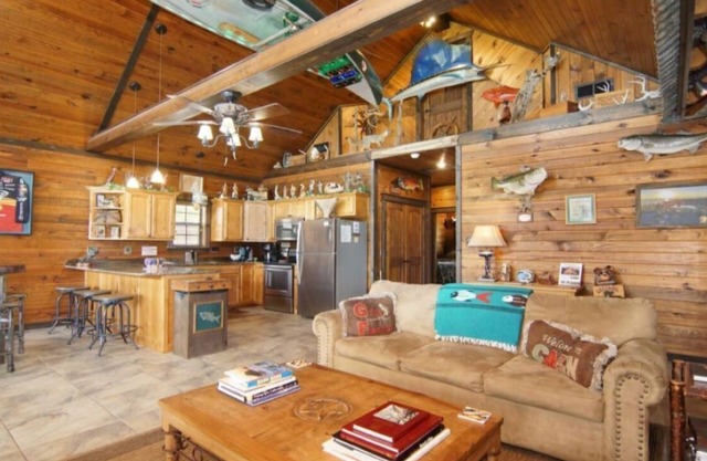 No. 1 Top-Rated Waterfront Lodge on Lake Fork Pet Friendly
