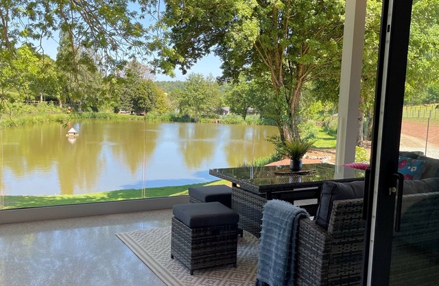 No.6, South View Lodges - a lodge that sleeps 4 guests in 2 bedrooms