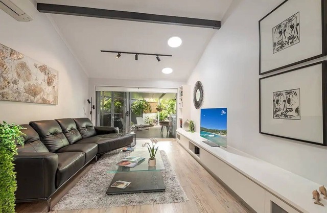 Noosa Riverside Luxury Haven - Easy walk to River, Beach & Hastings Street.
