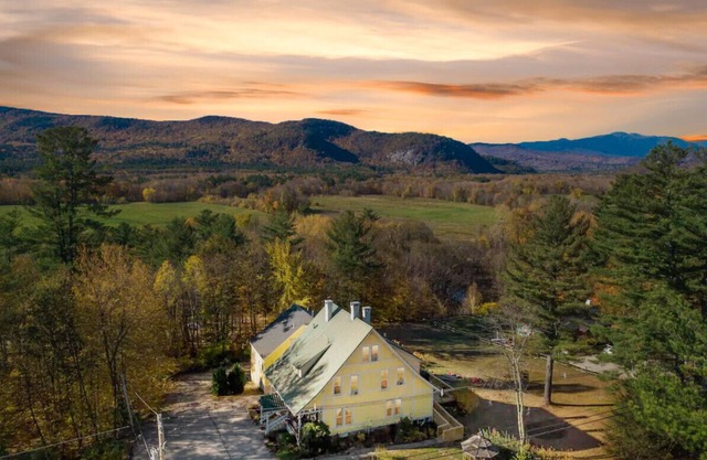 North Conway Getaway | Hot Tub, Pool & Sleeps 25!