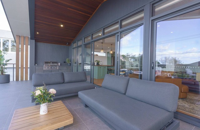 Northern Beaches Family Home walking distance Sydney Harbour beaches and Manly