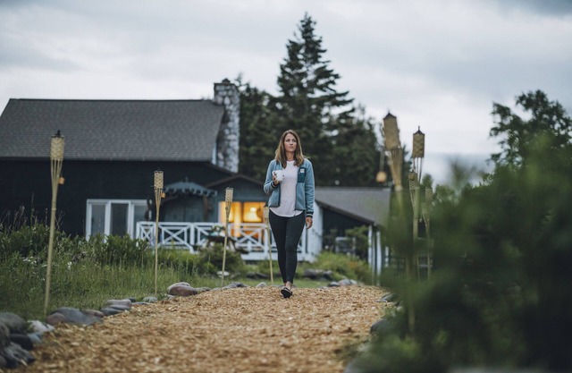 NORTHERN LIGHTS! Stately 5 bedroom beach house on Lake Superior.