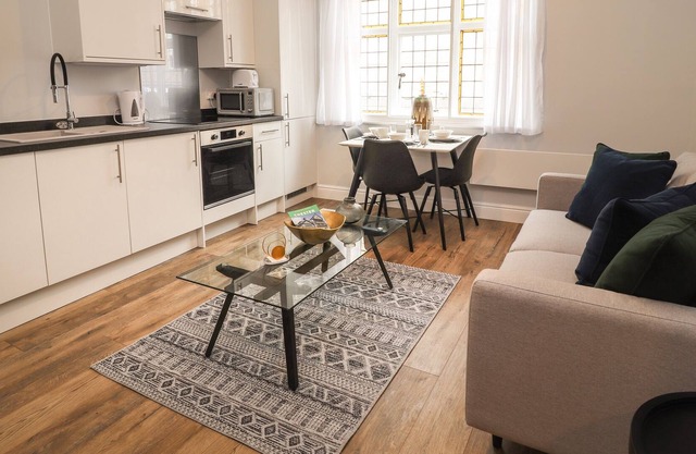 NORTHGATE, pet friendly, character holiday cottage in Chester