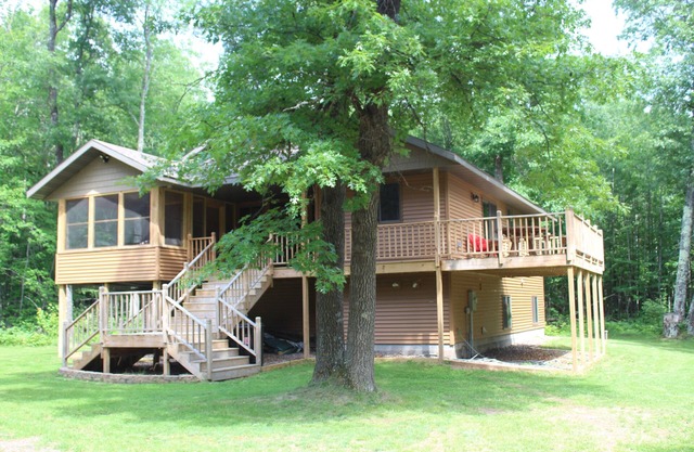 Northwoods Wisconsin Retreat! Newly built cabin sleeps 12 comfortably.