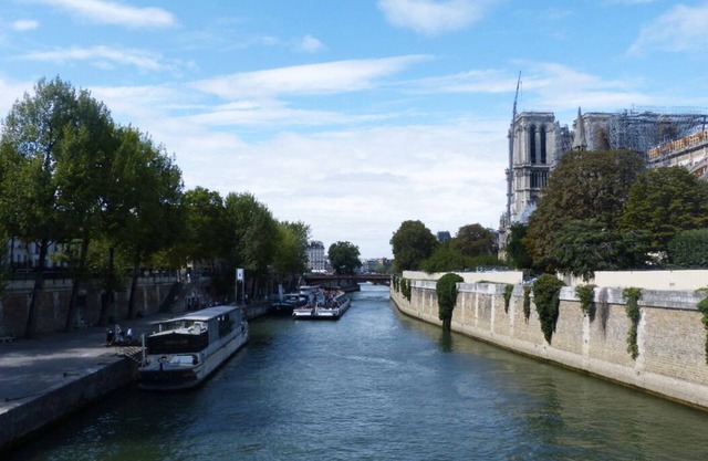 NOTRE DAME/SEINE/COURTYARD/3 ROOMS