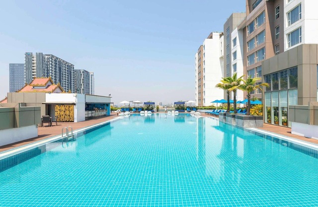 Novotel Yangon Max