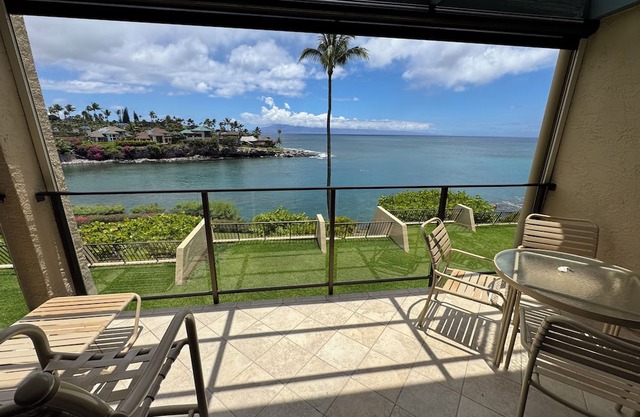 NP C22 Oceanfront Views 2BD Condo, Steps to Pool and Snorkeling at Honokeana Cove