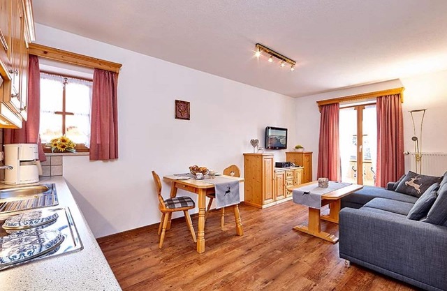 "Nr. 1" apartment, 1 bedroom, shower, WC - Anneliese, guest house