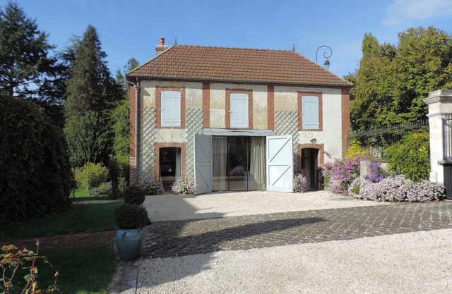 Number 1, little house in Puisaye