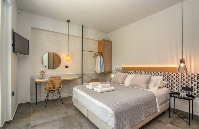 Nusa retreat - 6-bedroom sea-view residence with private pool and garden