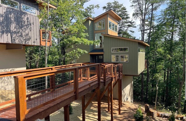 NuWay Treehouse Cabin 5 minutes to Dollywood