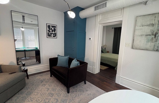 nVery private apartment located in Houston Heights . Friendly, safe and quiet