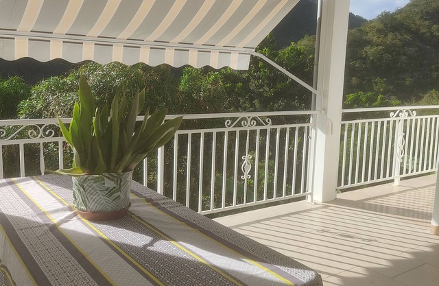 O Bleu D'azur. A 5 min de la Plage de L'anse Figuier