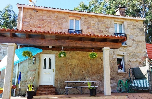 O Cobo. Rural house with garden and barbecue on the Portuguese Way. Pets allowed