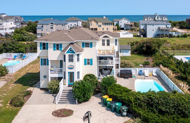 O'Shinn View: Short Walk to Beach | Pool, Hot Tub