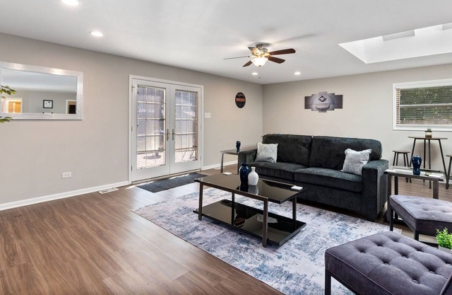 Oak Lawn Rental