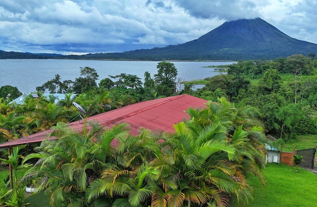 Oasis House with Soaking tub - Volcano & Lake views