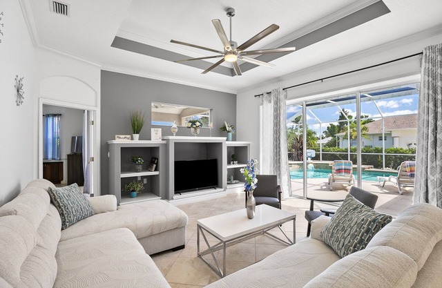 Oasis Home/Heated Pool/Fenced Big Yard/Pet Friendly