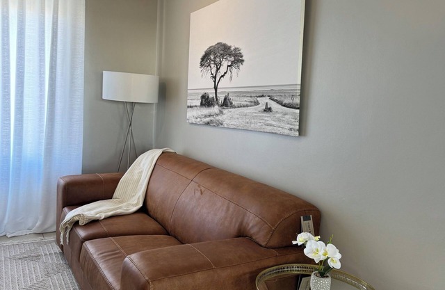 Oasis Sky Self Catering Apartment,Kleine Kuppe Windhoek, close to Grove mall.