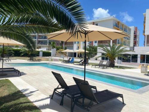 Ocean&airport view condo with pool&gym in Maho, walk to Maho Beach and Mullet Bay