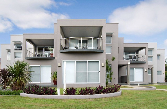 OCEAN FACING MODERN APARTMENT ON TERRACE
