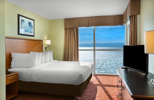 Ocean Front 3 Bedroom, BAY VIEW Resort, 7th Floor, 12 Guests